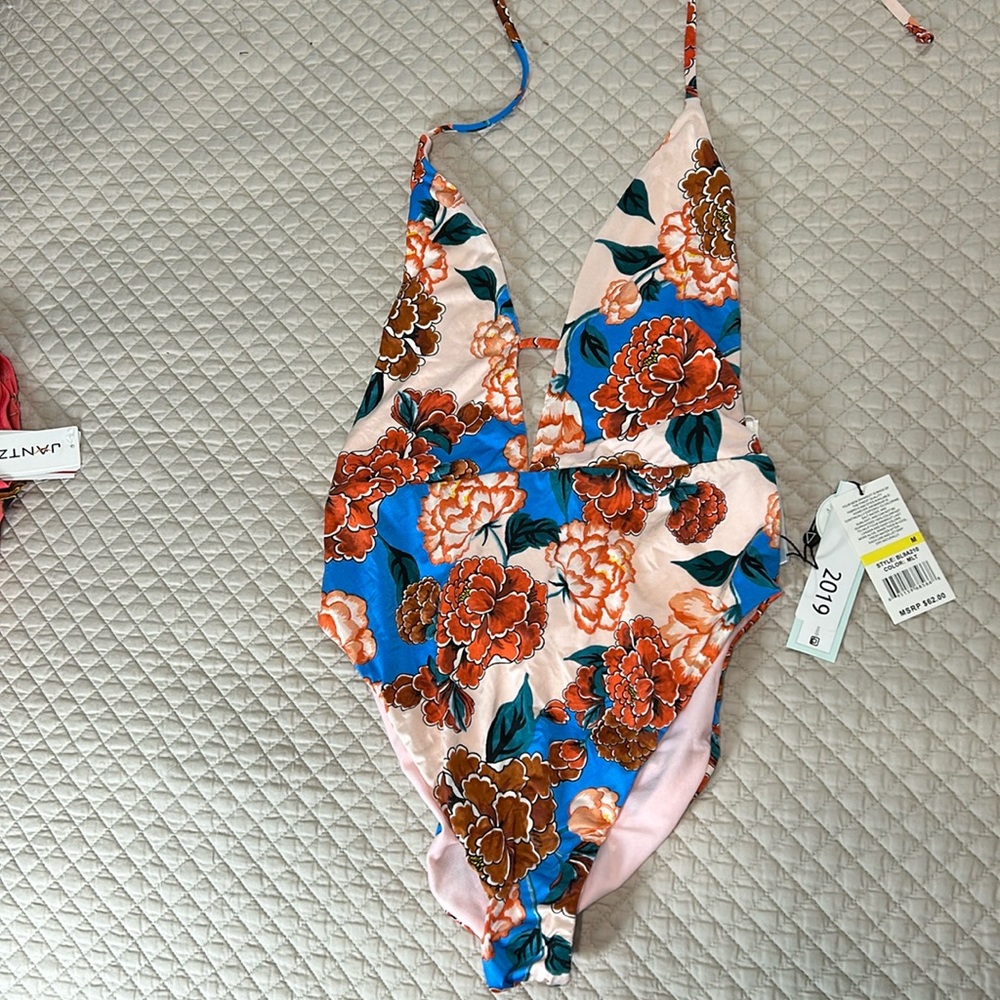 Bikini Lab Floral Halter 1 pc Swimsuit - Medium - New 🏝️